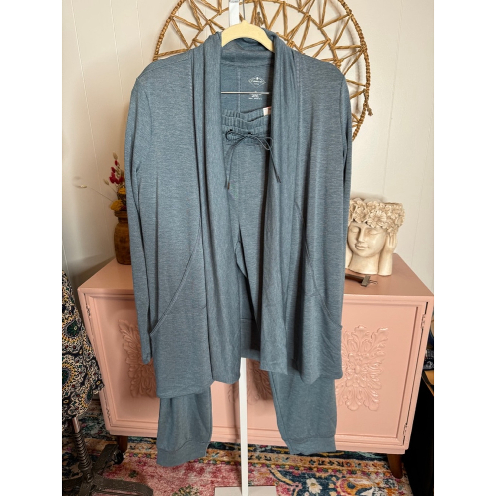 Women's St. John's Bay Jogger Pants jacket set. Teal Large